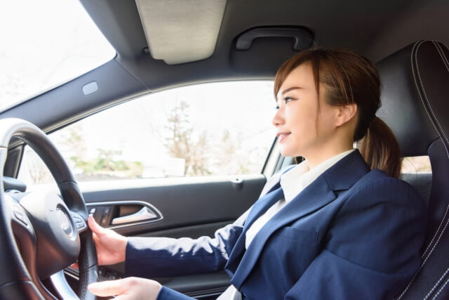 車 エンジンかけっぱなし 何時間 エアコン