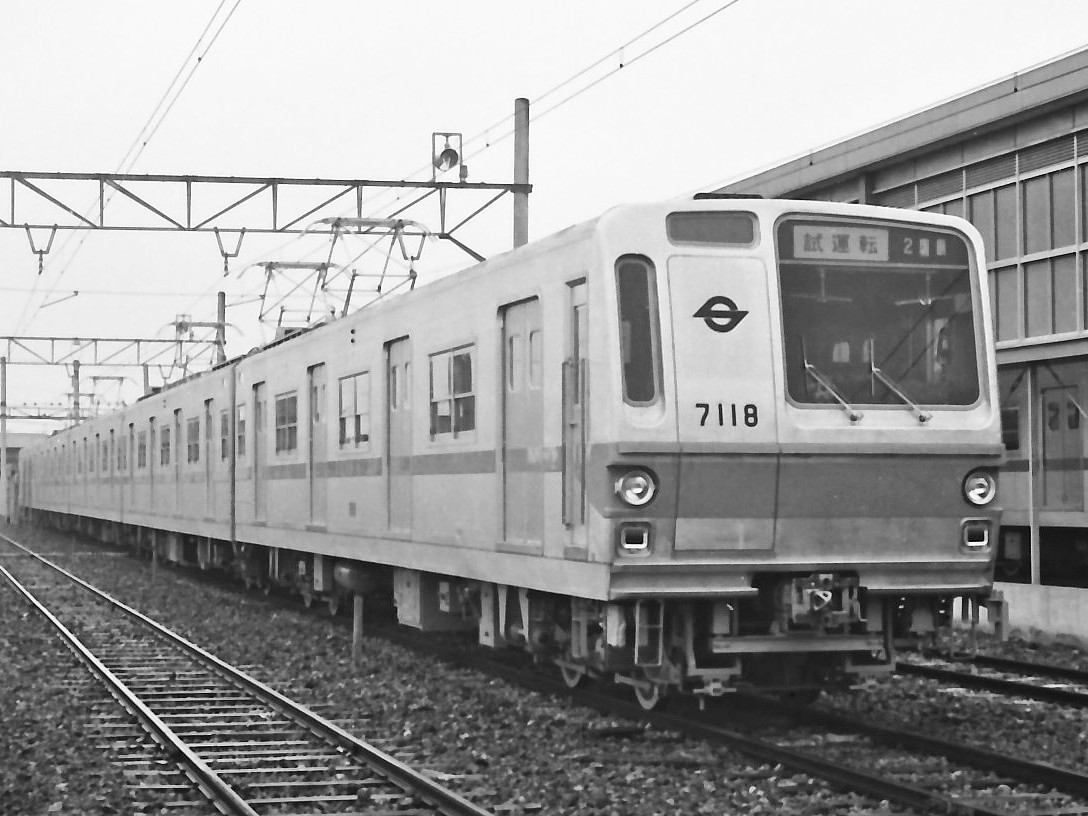 営団有楽町線の開通と7000系車両の登場。 - gin1001の日記