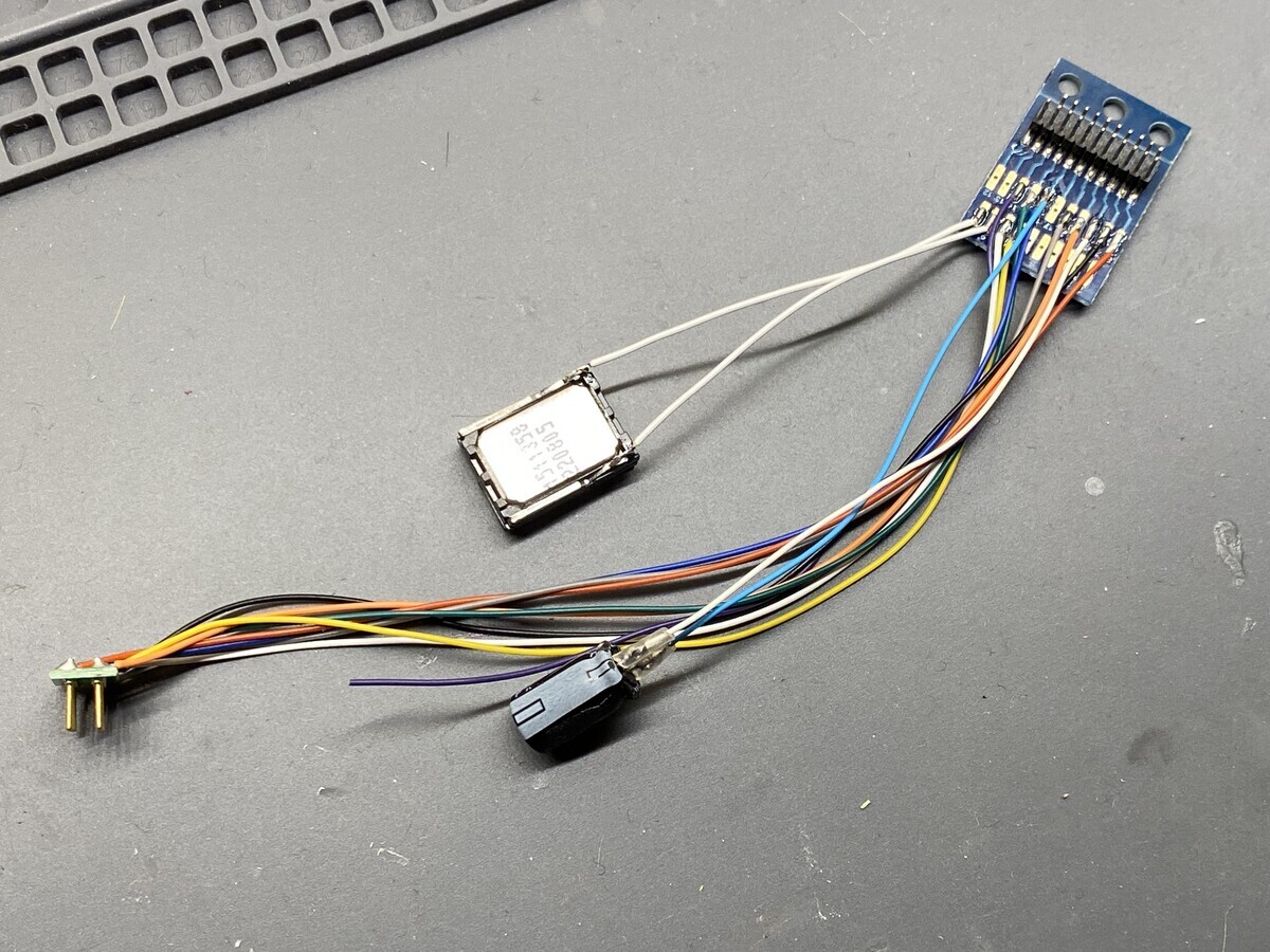 トラムウェイ8620形蒸機にSmile Sound Decoderを載せる - これ