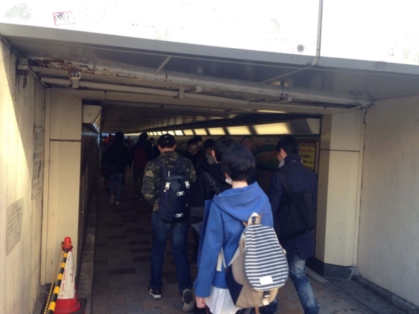 角筈ガード入り口