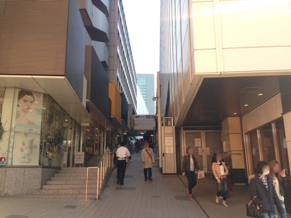 モザイク通り（新宿西口）