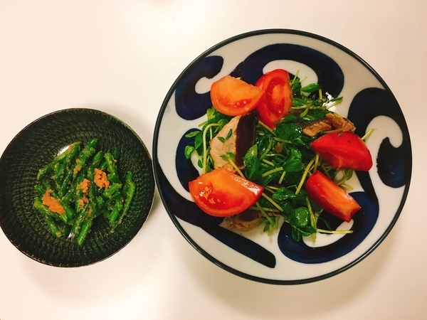 かつおと豆苗の香味だれ、レンチンいんげんのたらこあえ