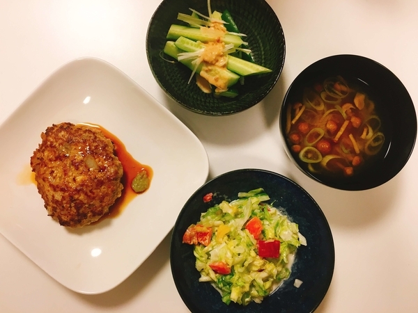 豆腐ハンバーグ、コールスローサラダ