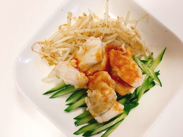 とりむね肉のレンジ蒸し、ジンジャーソースがけ