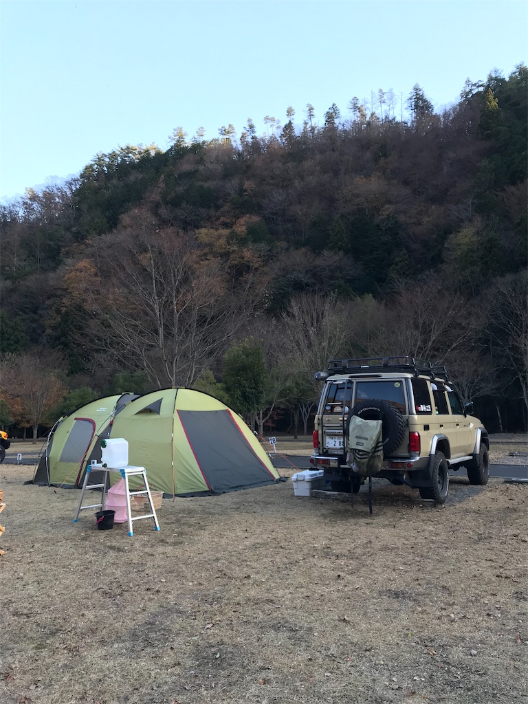 キャンプギア】4WD車のタイヤに引っ掛けるタイヤテーブル Tail Gater