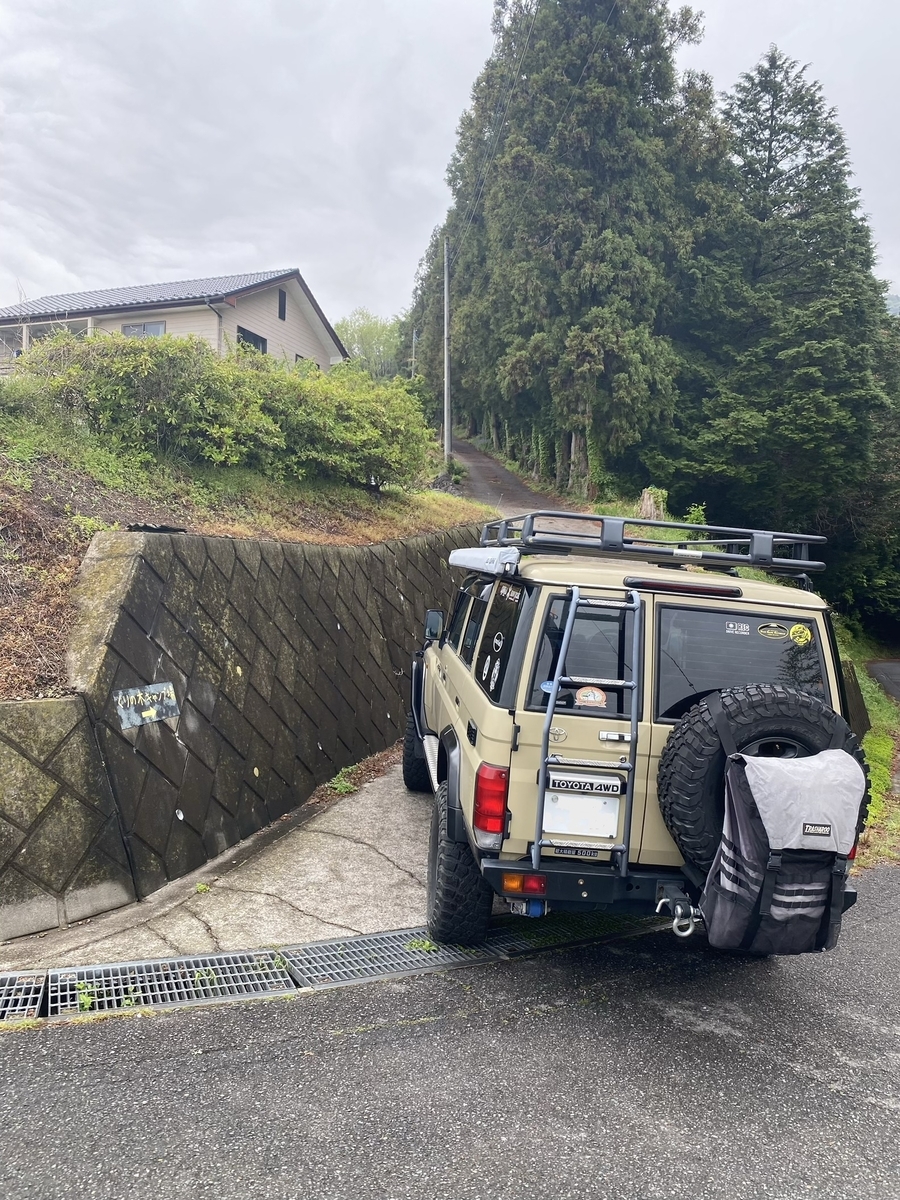 くりの木キャンプ場入口の急坂