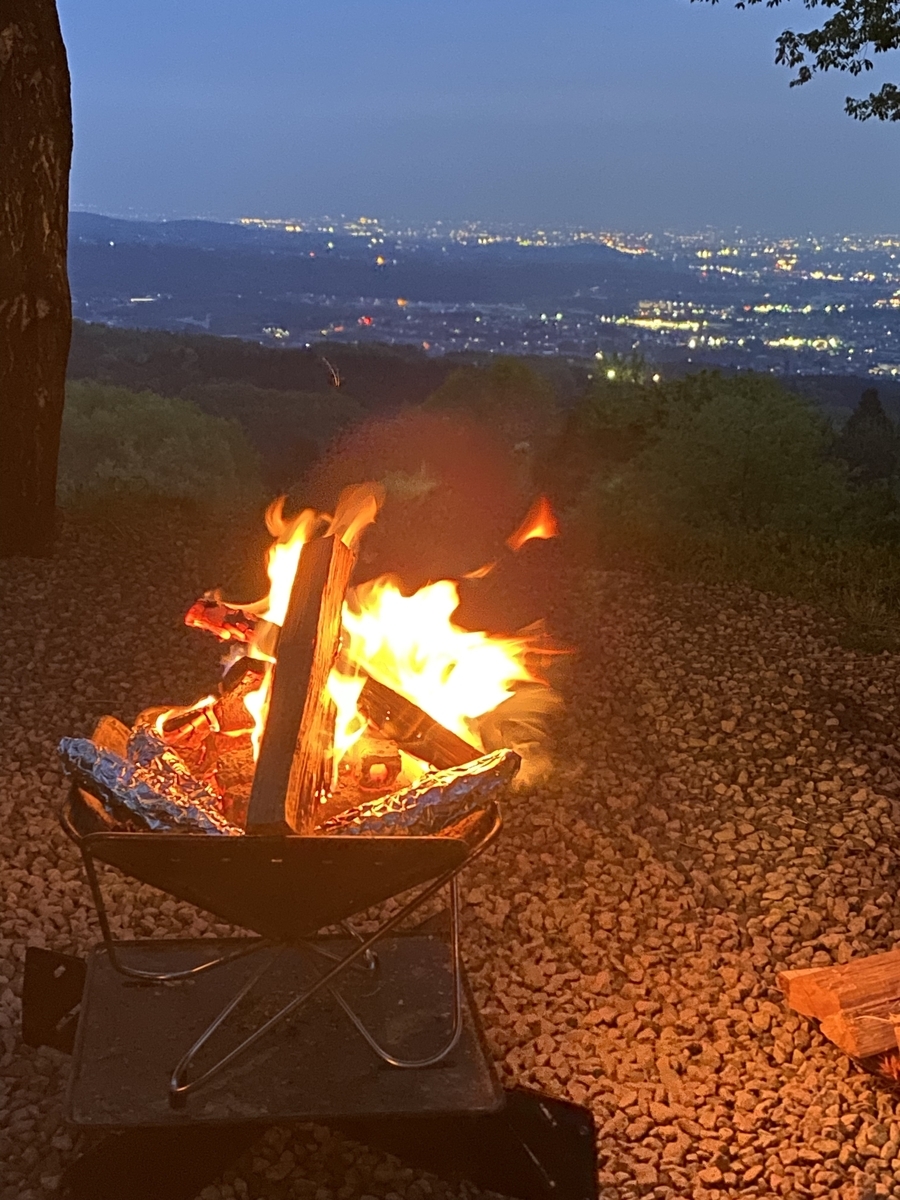 くりの木キャンプ場4WD専用サイトからの夜景と焚き火