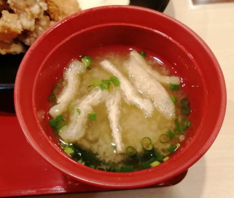 f:id:glglsti2019:20191111144142j:plain 食レポするジョイフル(Joyfull)の日替わり昼膳(土曜日:ミックスフライ膳)の味噌汁
