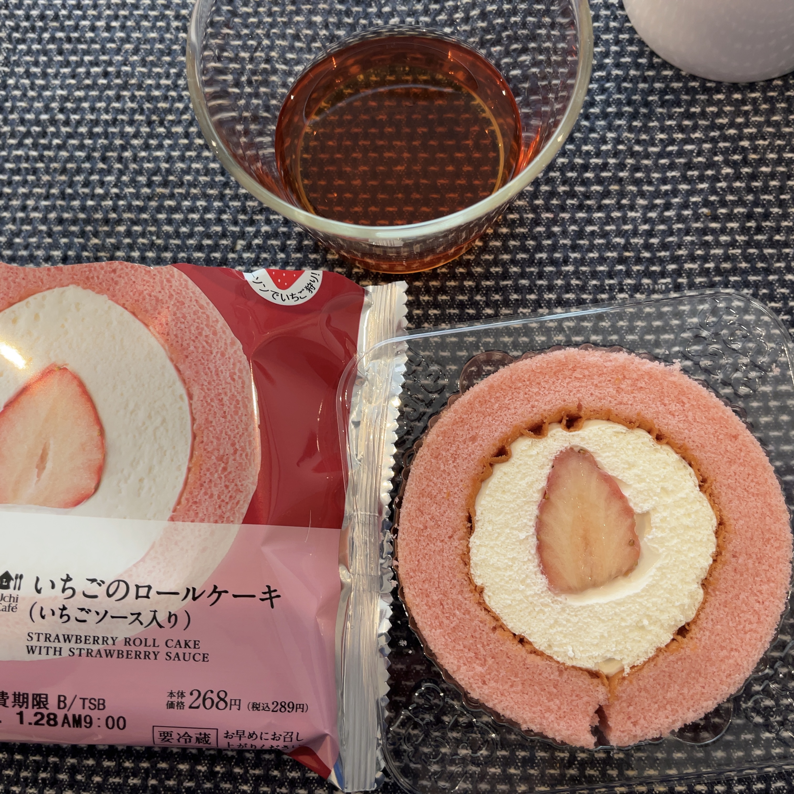 いちごのロールケーキ@ローソン　uchi cafe