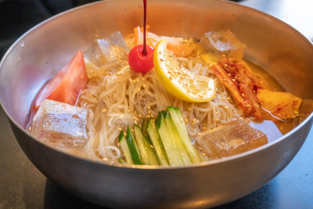 韓国冷麺と盛岡冷麺を比較｜見た目は似てる？中身はこんなに違います - ミロクの薬指
