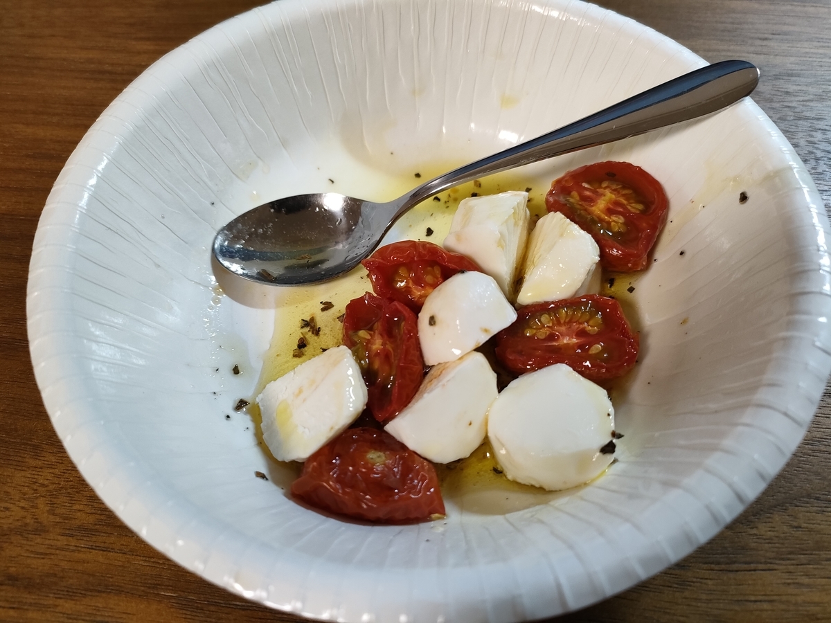 セミドライトマトのカプレーゼの写真