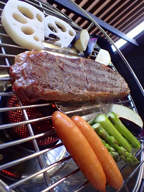 小さなリビングバルコニーでのランチBBQ - What I love about my home