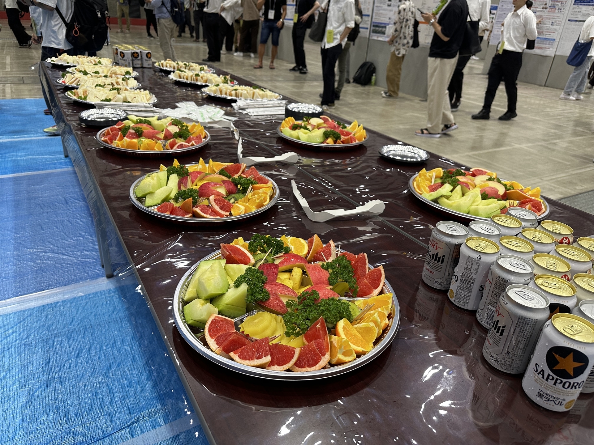 軽食やお酒の提供もあり盛り上がった交流会