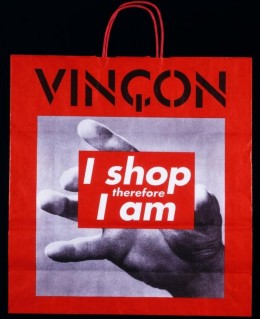 バーバラ・クルーガー『私は買い物するので私はある』(1987-93) - V&A Museum バーバラ・クルーガー『私は買い物するので私はある』(1987-93) - V&A Museum