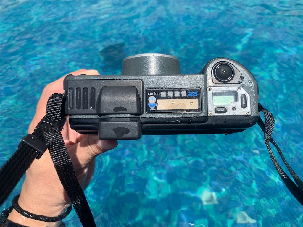 駄カメラ】調子こいて「現場監督」を水に濡らしまくったら壊れた