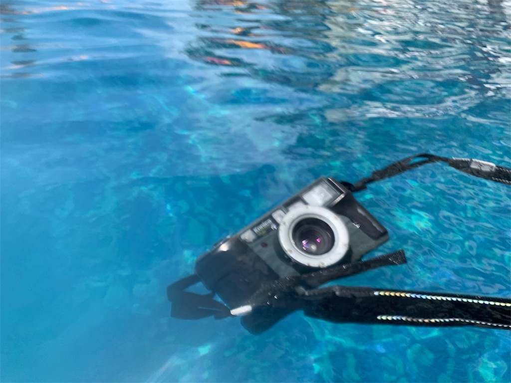 駄カメラ】調子こいて「現場監督」を水に濡らしまくったら壊れた