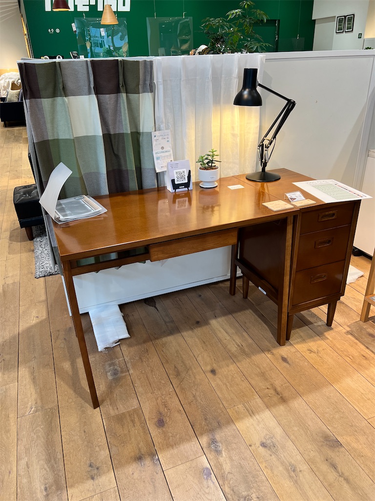 カリモク60 デスク S36300MWK カリモクのデスクを見に、また