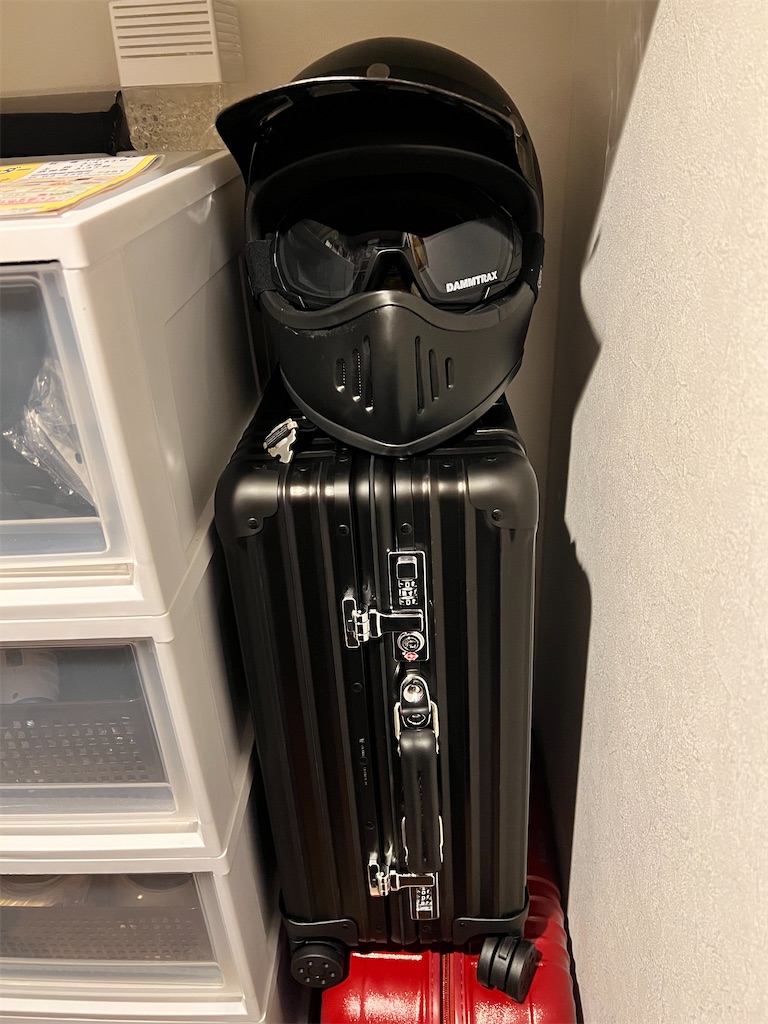リモワ クラシック キャビン ブラック RIMOWA Classic Cabin Classic Cabin Aluminum Carry-On Suitcase | Black | RIMOWA