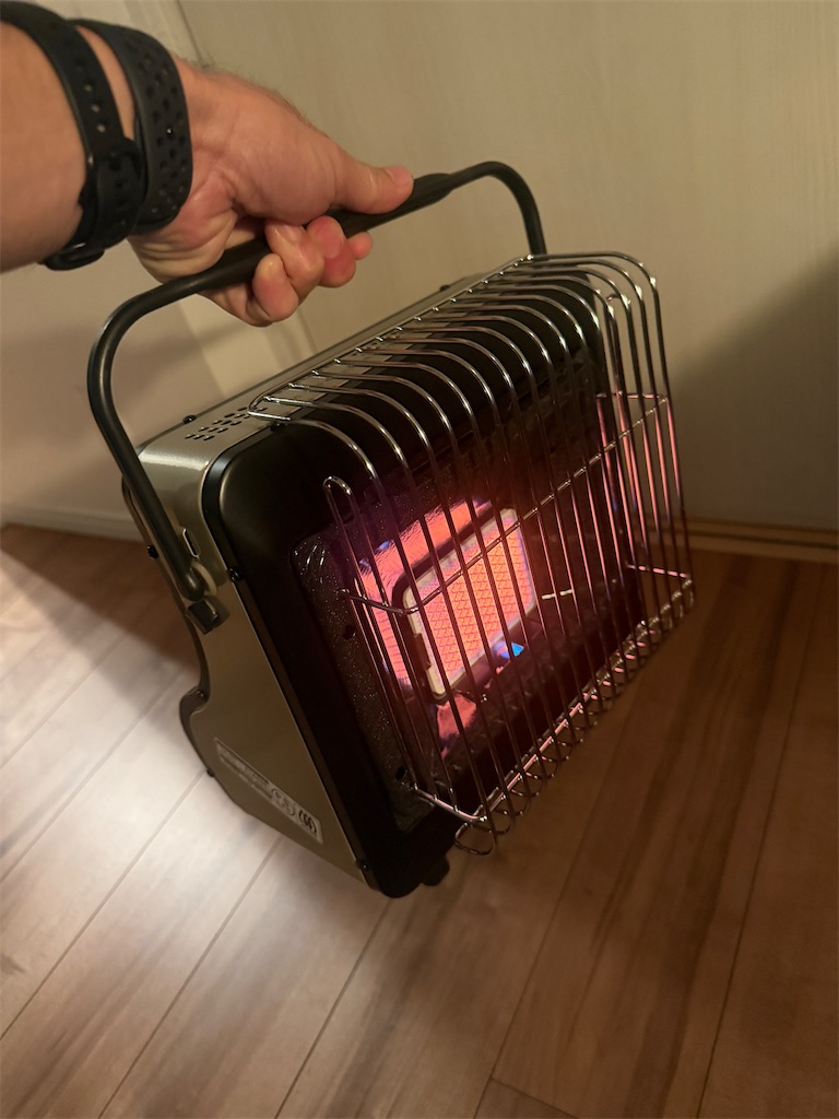 ヒートショック対策のため、脱衣所に「カセットガスストーブ」を