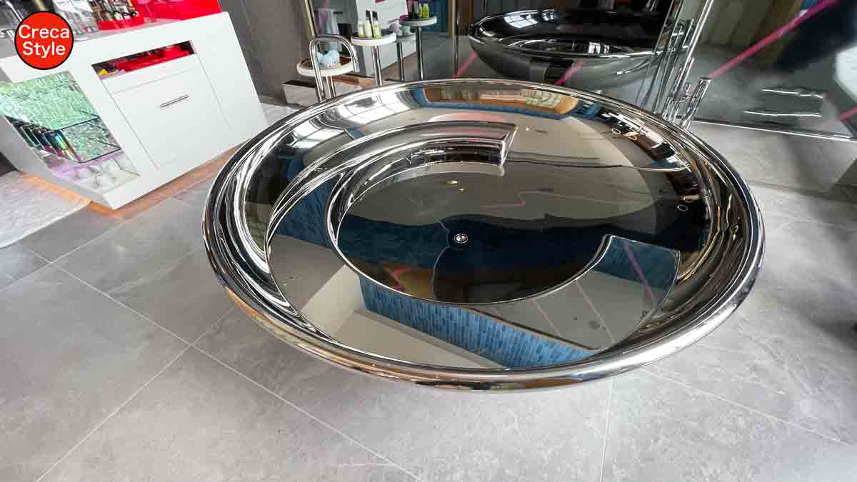 Wホテル大阪 エクストリームWOWペントハウススイート バスタブ