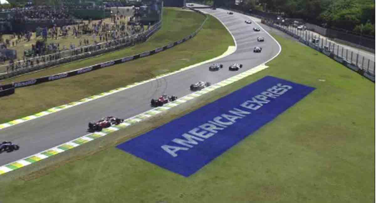 F1 パドッククラブ
