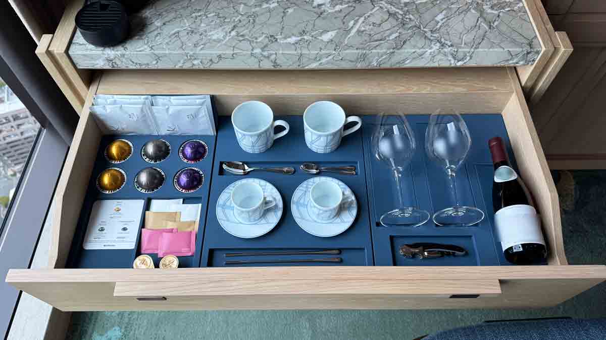 ウォルドーフ・アストリア大阪宿泊記！ヒルトンアメックスプレミアムカードのウィークエンド無料宿泊特典 客室 ミニバー