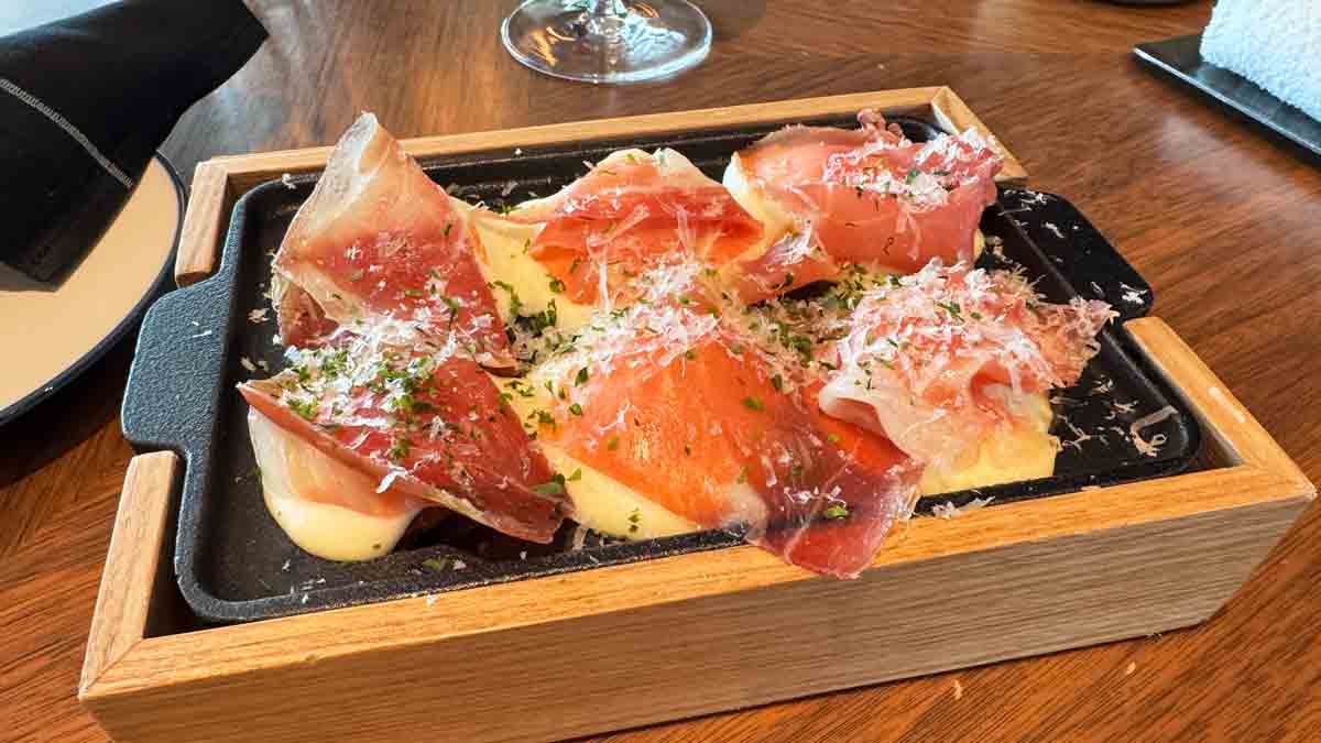 キャノピーbyヒルトン大阪梅田のレストラン !JaJa!Bar（ジャジャバー）のたこ焼き