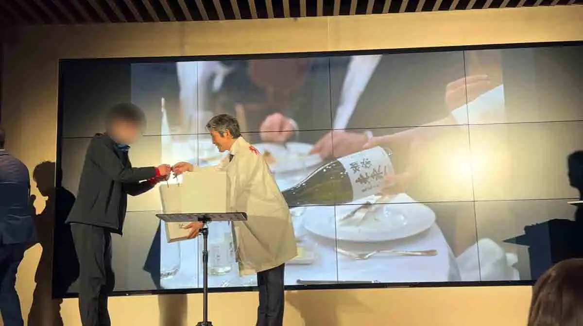 ダイナースクラブ共催「FINE DINING WEEKS」のレセプションパーティーへ参加　獺祭賞  当選された方お一人目