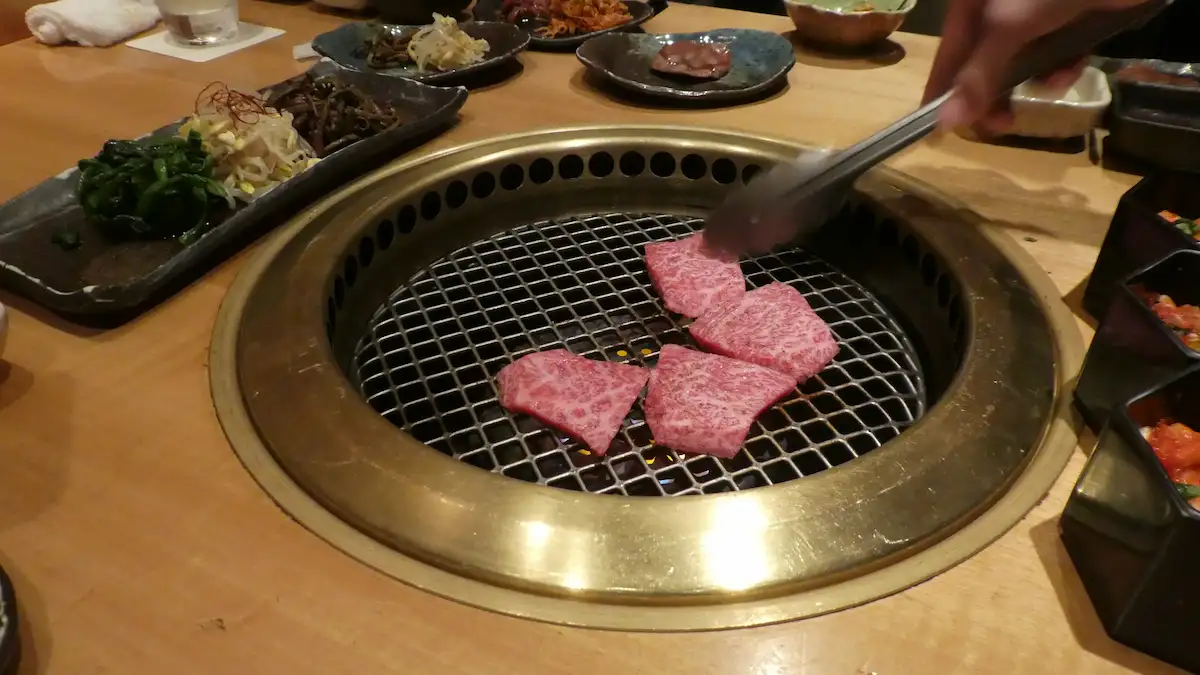 アメックスプラチナコンシェルジェで予約した予約困難なレストランでの食事風景