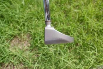 Golf putters