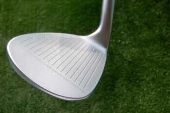 EMILLID BAHAMA EB-55 wedge address close-up — compact head and precise alignment
