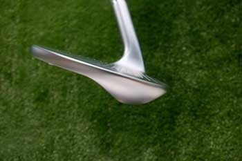 EMILLID BAHAMA EB-55 wedge sole grind detail — designed for consistent turf interaction