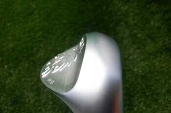 EMILLID BAHAMA EB-55 wedge blade shape — compact and confidence-inspiring head design