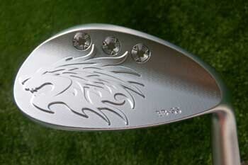 EMILLID BAHAMA EB-55 wedge face close-up — high friction surface for consistent spin control