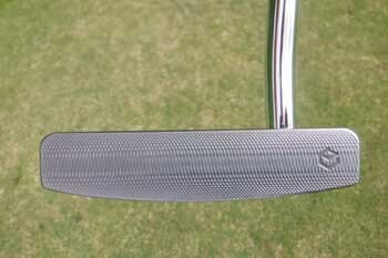 EPON Fortune パター フェース面の精密ミルドパターン|柔らかな打感と安定した転がりに貢献