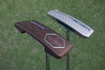 BETTINARDI QB8 CENTER パター&BETTINARDI ANTIDOTE SB1 パター 側面 写真
