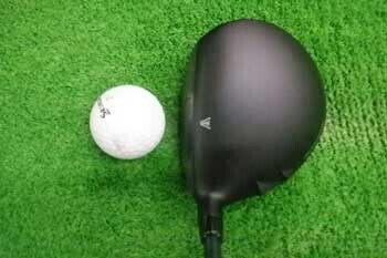 ゼクシオ14フェアウェイウッドの構え感写真