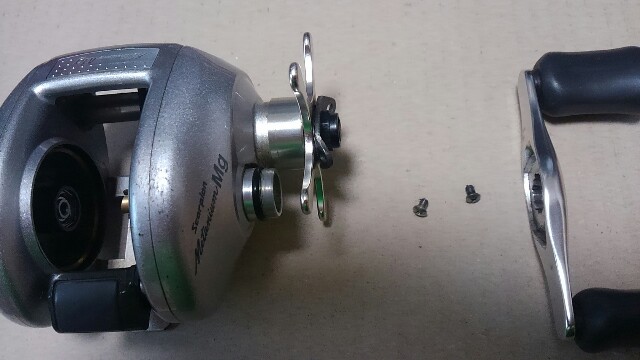 ベイトリールのグリスアップ～00スコーピオンメタニウムMg - 釣り