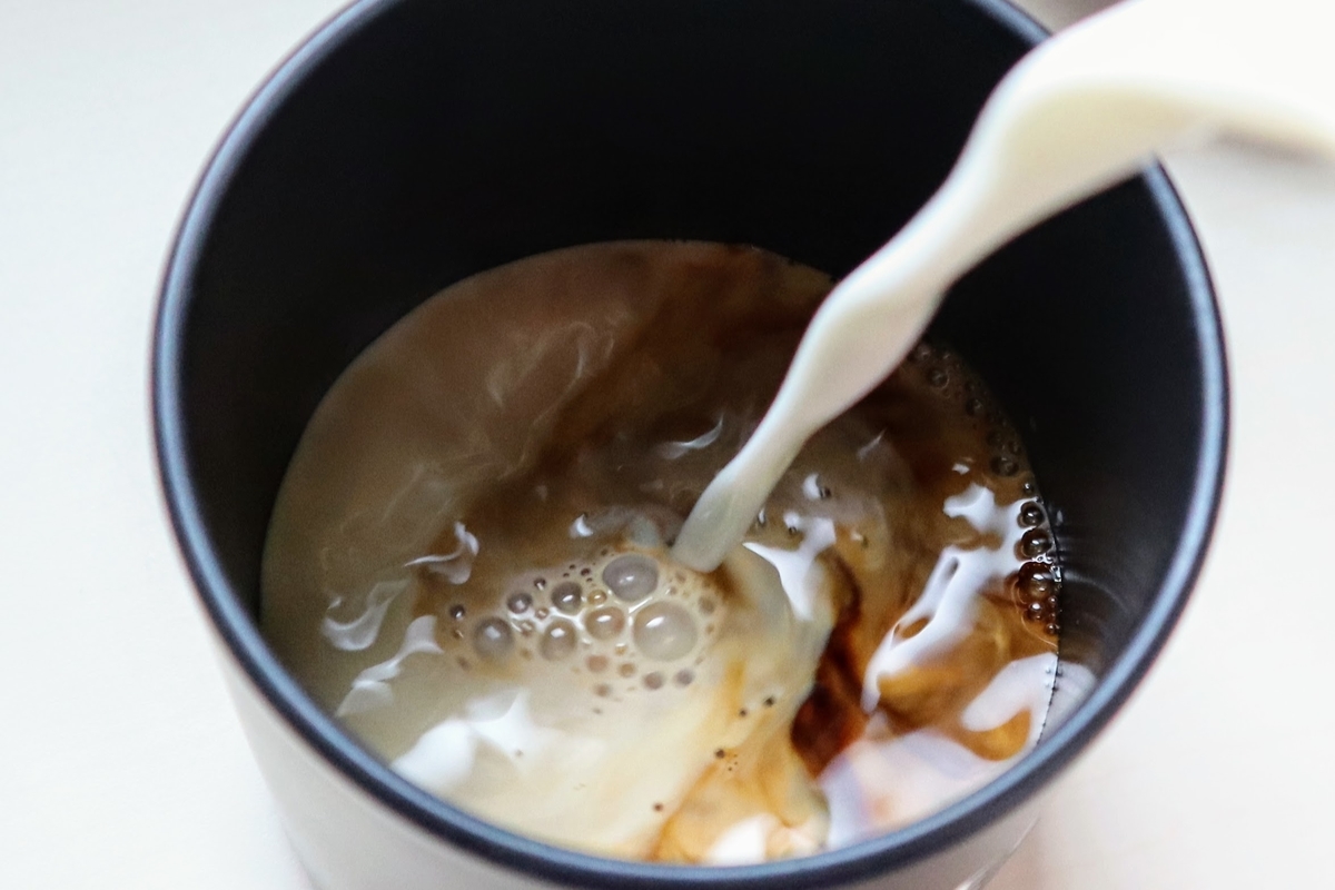 コーヒーとミルクの写真