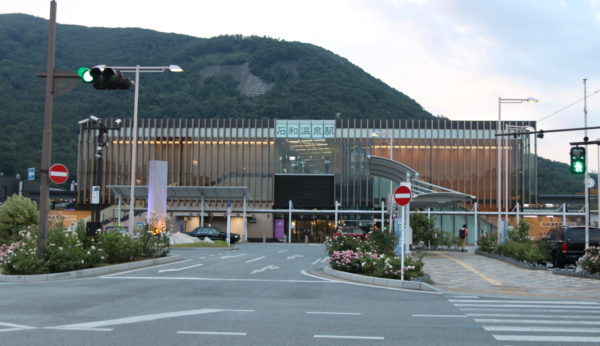 石和温泉駅