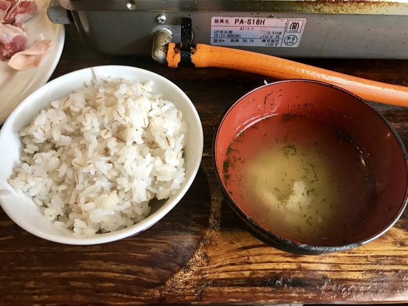 麦ごはんとみそ汁