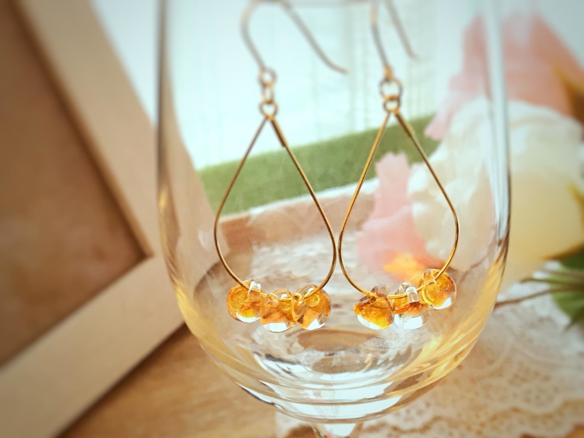 オレンジ フープピアス