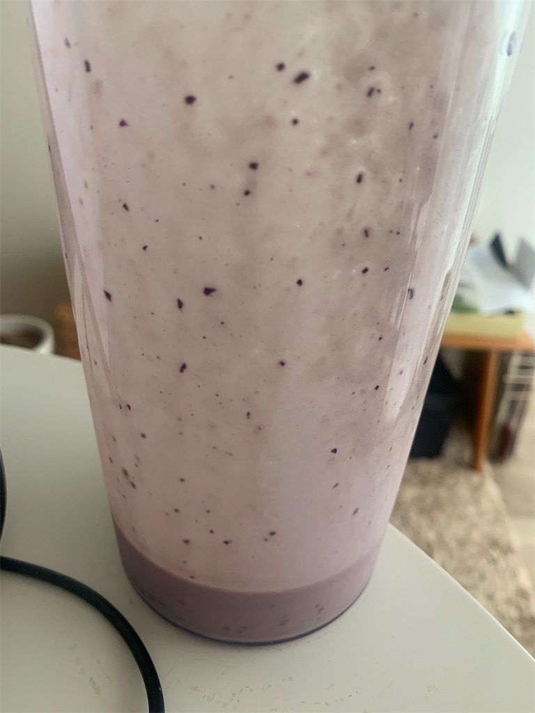 ブルーベリーチョコプロテインスムージー ごぜんのごはんメモ