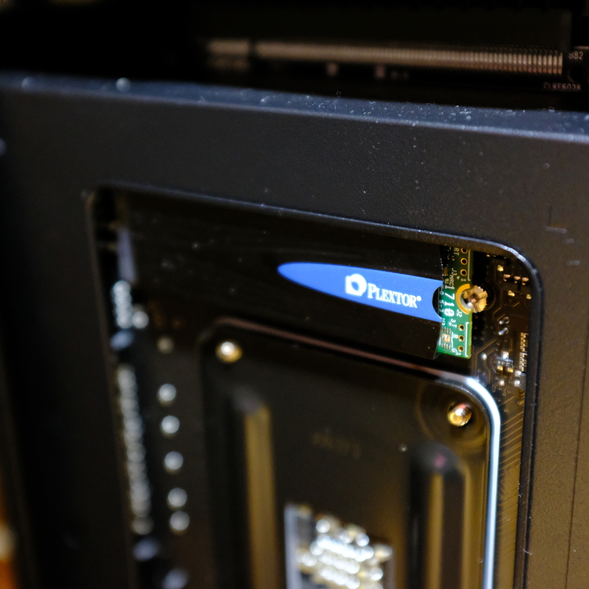 マザーボード裏の M 2 Ssd が熱すぎる 冷えるように対策してみた Gp500physics Blog