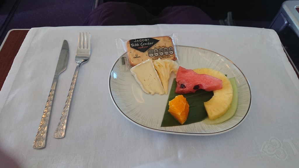 タイ国際航空　TG683便　B747　ビジネスクラス　機内食　羽田　スワンナプーム国際空港