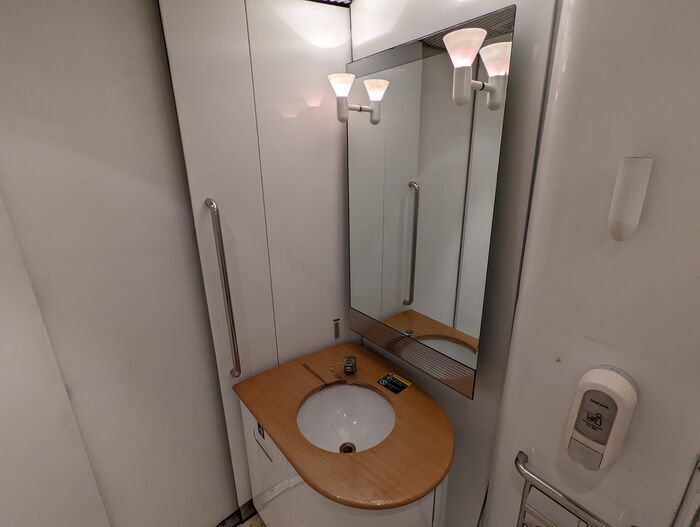 JR九州 883系 特急ソニック トイレ