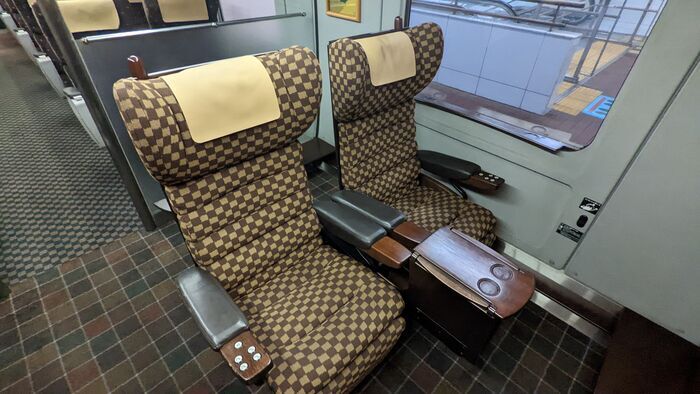 JR九州 787系 特急みどり DXグリーン車