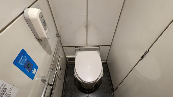 JR九州 787系 特急みどり DXグリーン車 トイレ