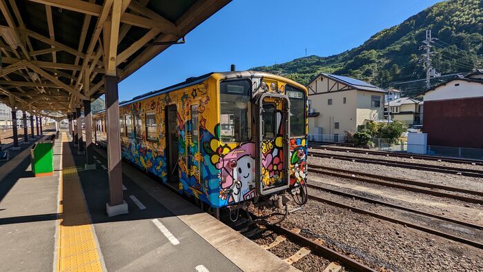 JR四国 特急宇和海 すまいるえきちゃん号