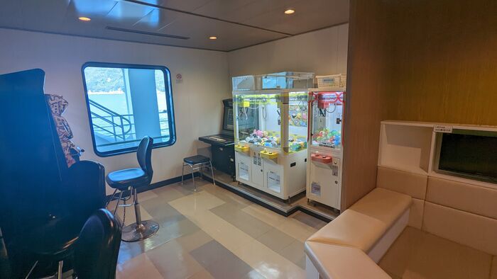 宇和島運輸フェリー　あかつき丸　キッズコーナー